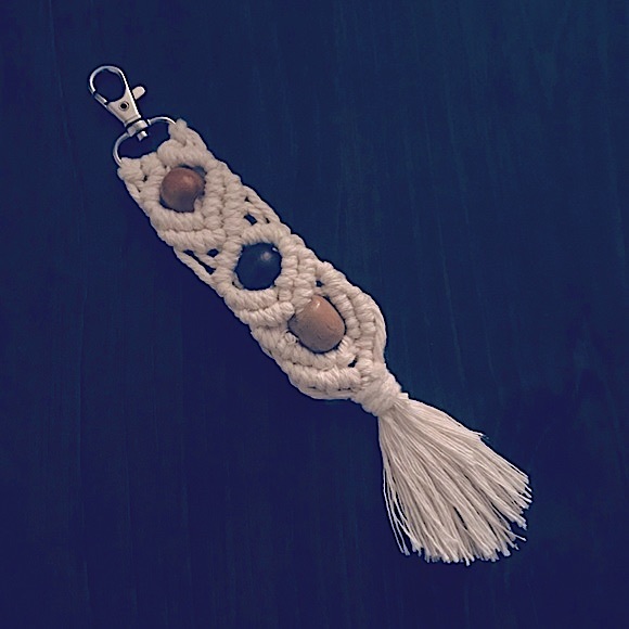 🆕BÖHÖ Macrame Knotted Ivory Lobster Swivel Keychain w/Wooden Beads Hand Crafted - Picture 4 of 16